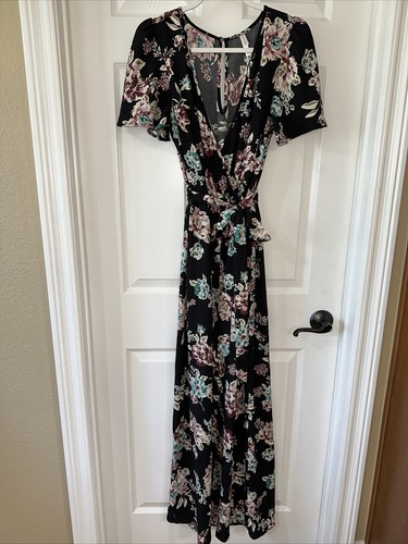 Xhilaration Women's Medium Jumpsuit Short Sleeve Black Multi Floral EUC