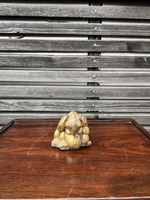 Kleine vergoldete Bronzestatue   sitzende Figur   10 cm   VB