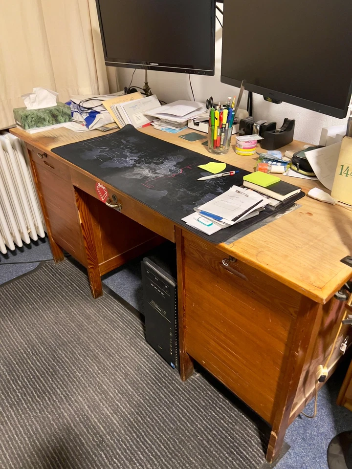 Vintage Schreibtisch, 78 cm x 155 cm, Vollholz, 2 Rollfächer, 