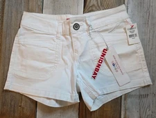 Union Bay Delaney White Chino Style Shorts Junior Size 1 NWT