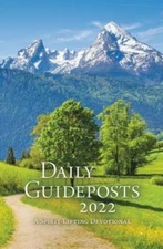 Daily Guideposts 2022: A Spirit-Lifting Devotional - Hardcover - VERY GOOD