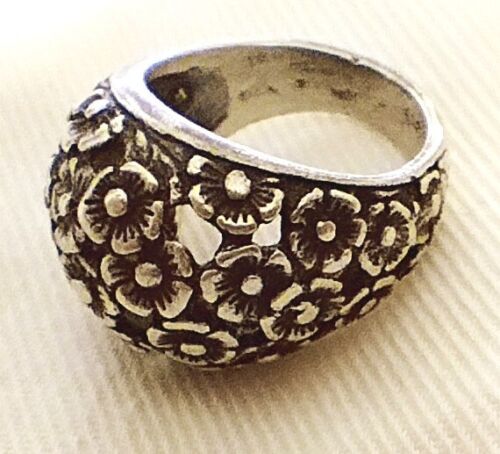 Woman’s Domed DAISY Design Pierced Size 5  Sterling SILVER RING   7 grams - Foto 1 di 15