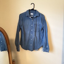 Universal Thread Co. Women s S Denim Long Sleeve Shirt Button Down Relaxed Fit