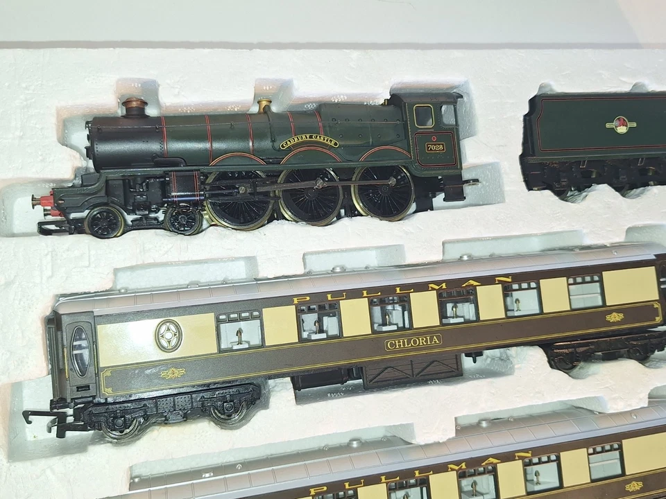 Hornby Cadbury Castle Pullman Set. DC 2 Rail. Excellent oper/cond. OO scale.  - Image 2 of 4