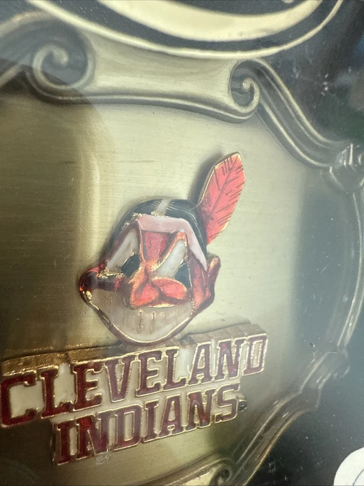 Hebilla de cinturón vintage de los Indios de Cleveland béisbol Raintree latón nuevo en caja años 70’s Foto 4 de 4