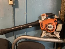 Dmuchawa do liści Stihl BG 86C, wymaga nowego sznurka ciągnącego, będzie działać, tak jak jest, Pls przeczytaj opis