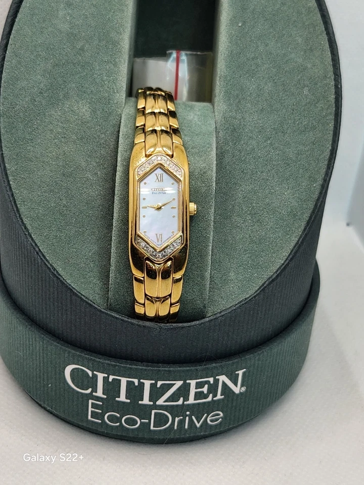 Citizen Quartz Eco-Drive Damas, Nunca Usado fue un regalo, Tiene Inicial Grabado Foto 2 de 4
