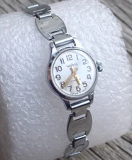 Vintage Women's Russian USSR  Wrist Watch Chaika(Chajka)  1601 with  bracelet 