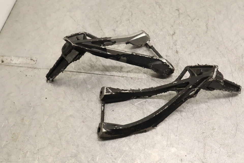 KAWASAKI 2005 2006 NINJA ZX6R ZX6RR OEM JUEGO DE CLAVIJAS TRASERAS PARA PASAJERO PAR Foto 3 de 3