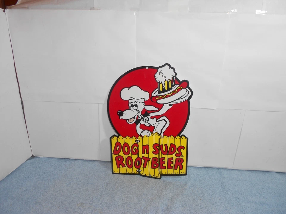 ВИНТАЖНЫЙ 8 x 11 дюймов DOG N SUDS ROOTBEER СОДОВАЯ POP ADV. ЗНАК HEAVY METAL - S 32 B - Изображение 3 из 4