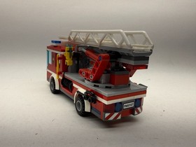 Lego City #60107 Fire Ladder Truck 2016 - 100% Complete with Instructions