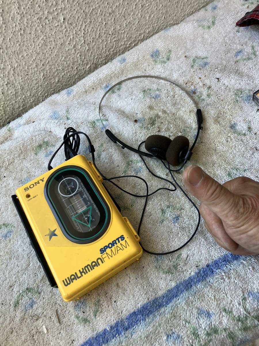 [メンテ可動]激レアソニースポーツ　カセットウォークマンsony WM-F45 Sony Sports Walkman WM-F45 Yellow Portable Cassette Player