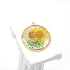 4PCS Gold Tone Real Dry Pressed Flower Resin Round 30mm Charm Pendant GXE1402