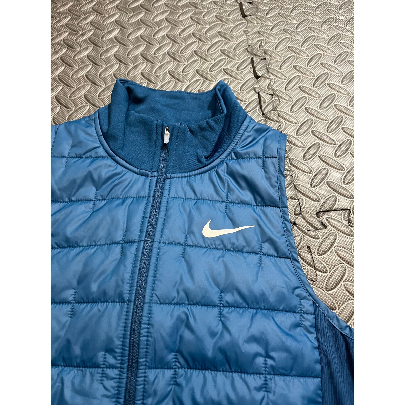 SACAI X NIKE NIKE Therma FIT gilet imbottito da corsa sintetico donna taglia XS blu golf