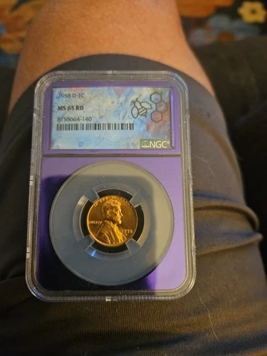 1958-D Lincoln Wheat Cent - NGC MS65 RD Traderbea Purple Core! Traderbea Label!