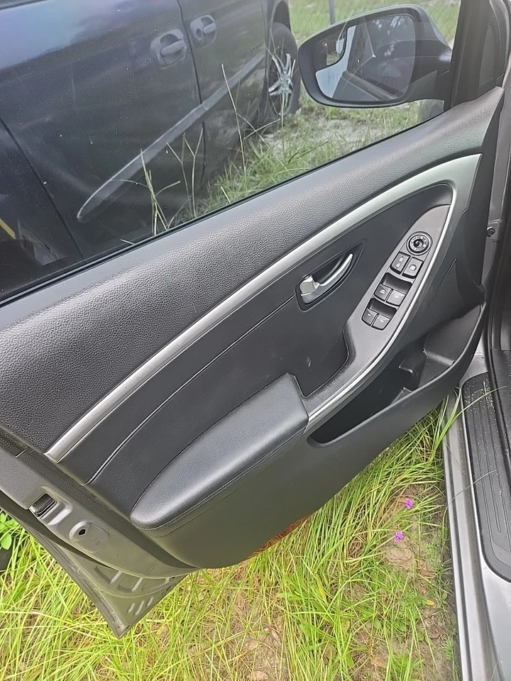 2014 Hyundai Elantra GT. DOOR PANELS. 4 - Image 3 of 4