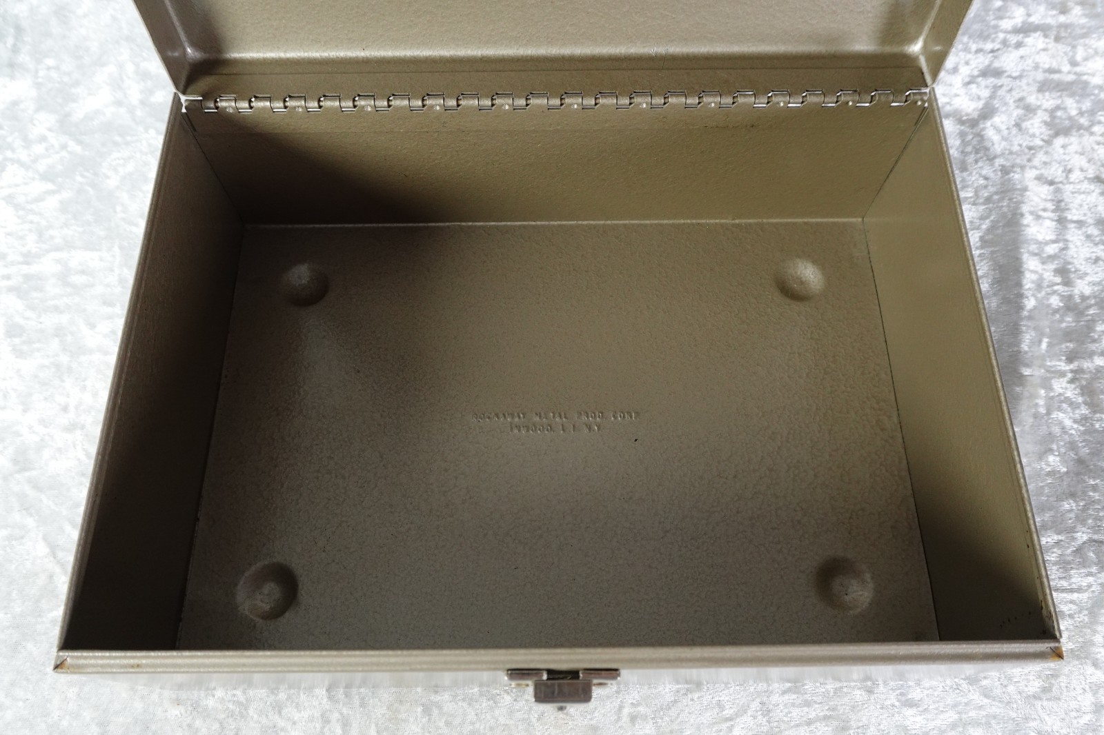 Vintage Rockaway Metal Products Corp Inwood, NY Cash Lock Box 2 Keys & Tray