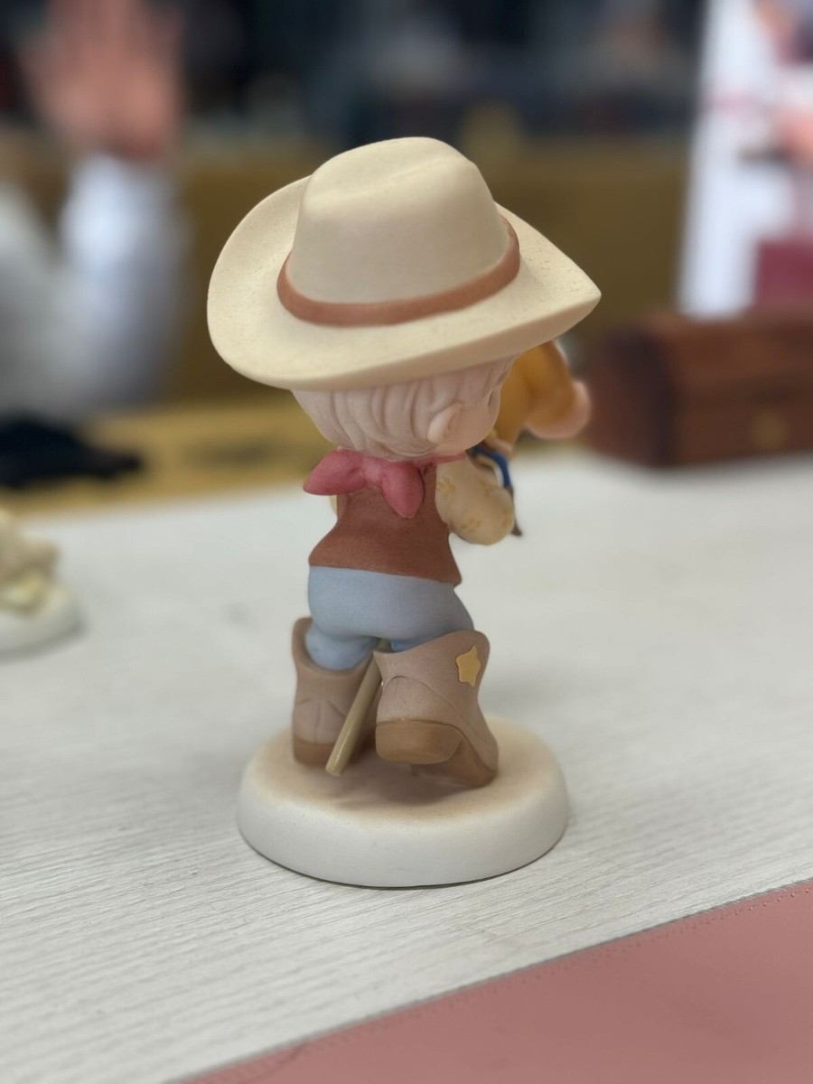 WD Precious Moments- Showcase- Toy Story Woody Rounding Up A Gang
