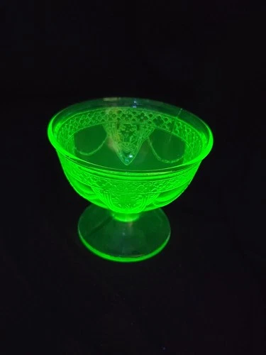 Vintage Federal Georgian LoveBirds Green Uranium Glass Dessert/Champagne Cup