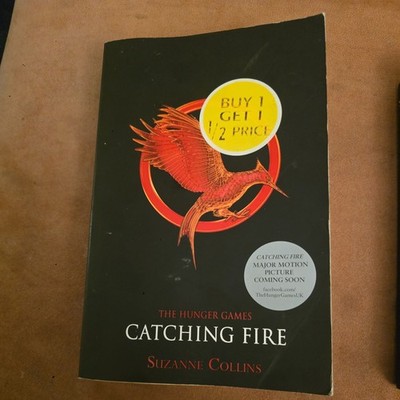 Catching Fire by Suzanne Collins (Trade Paperback)
