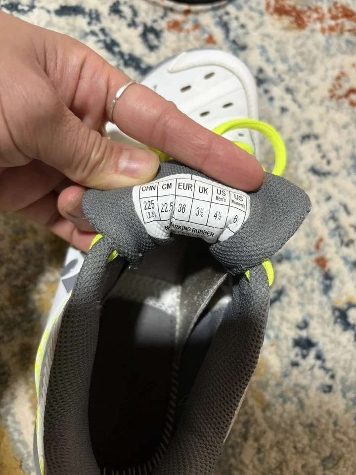 yonex badminton shoes - image 3 of 4