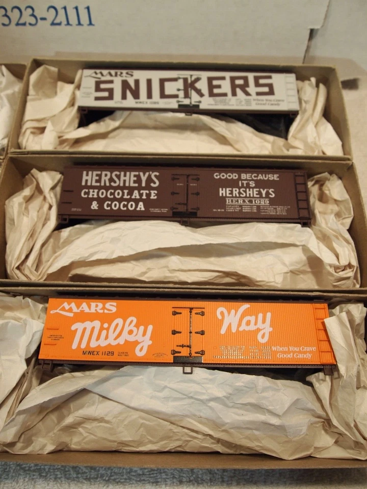 PAQUETE DE 6 DULCES Y PRODUCTOS ALIMENTICIOS ACCURAIL HERSHEY & MARS KITS FRIGORÍFICOS DE MADERA DE 40 pies Foto 3 de 4