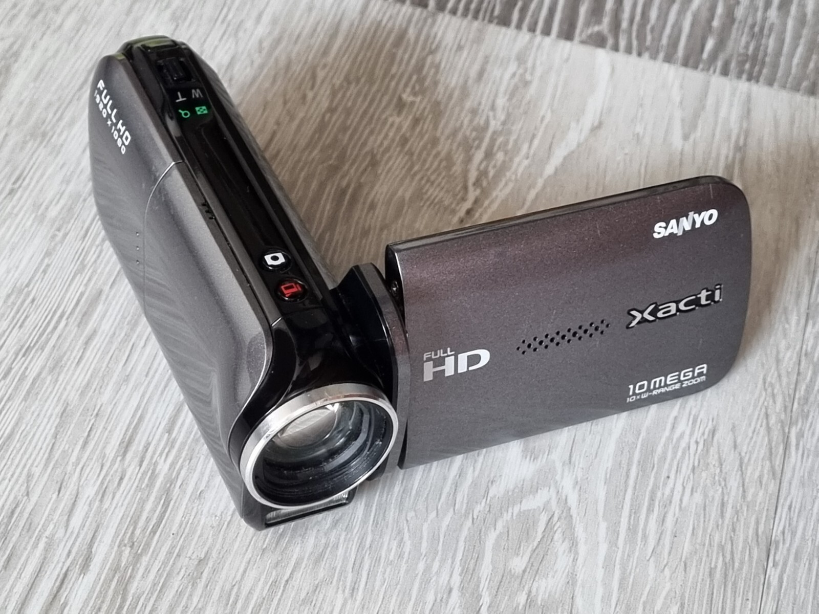 Sanyo Xacti Camcorder VPCGH3EX, 1920x1080 Full HD 10MP, Dual Video