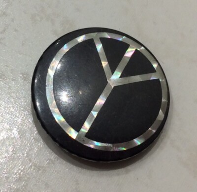 Kleines Vintage schwarz und silbernes Hologramm CND Abzeichen