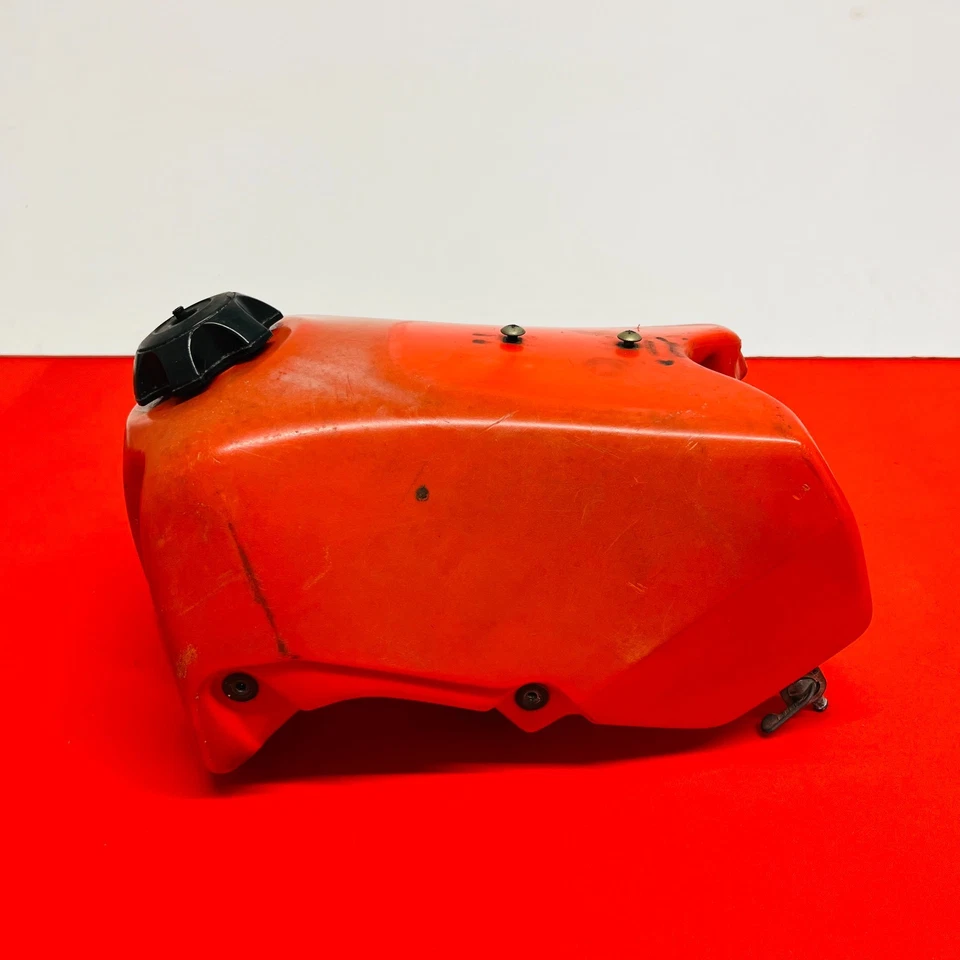 CR125 TAPA DE COMBUSTIBLE TANQUE DE GASOLINA COMPLETA ORIGINAL OEM HONDA CR 125 R 1984-1986 Foto 2 de 4