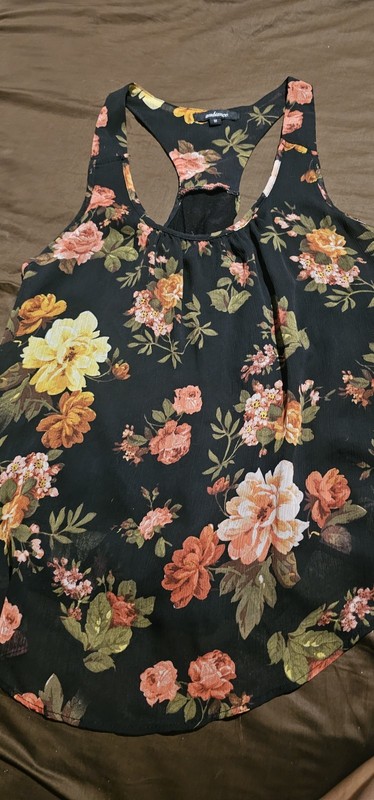 Ambiance Women's Floral Racerback Chiffon V-Neck Ruffle Tank Top M