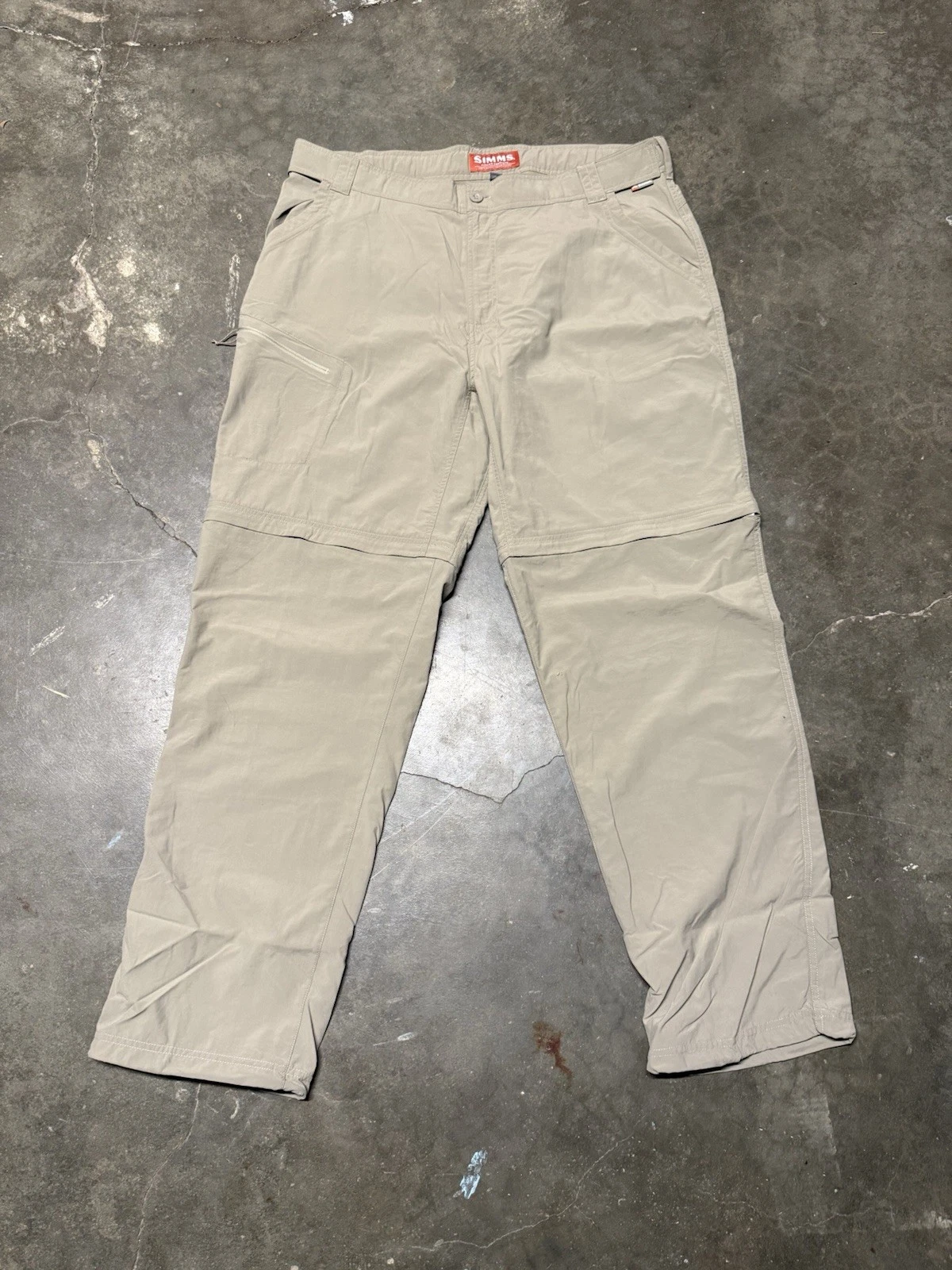 Simms Convertible Fishing Pants Mens Size 2XL Measure 40x32 Tan Zip Off Cargo
Opens in a new window