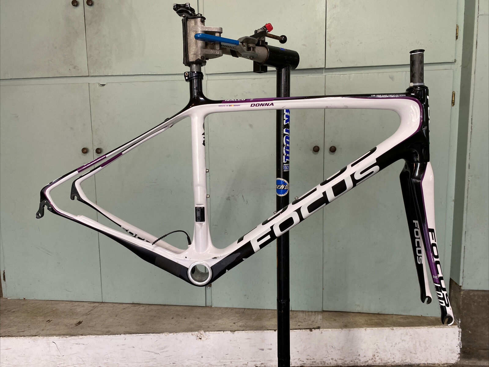 Focus Izalco Donna Medium Carbon L.O.D Frame Set, 700c, PF30, Made in Germany