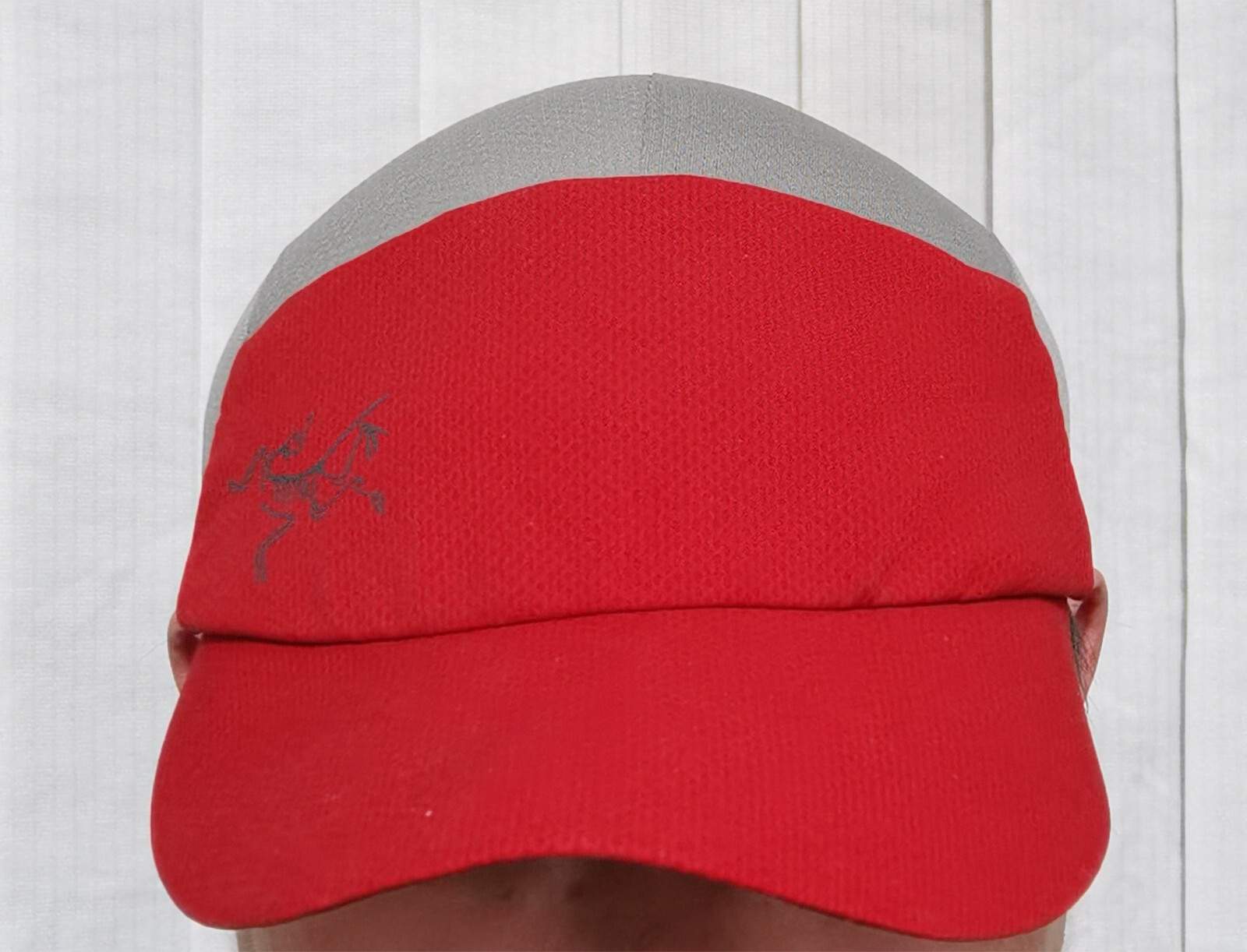 ARC'TERYX Cappello Arcteryx 5 pannelli morbido billed taglia unica unisex running trail rosso grigio berretto