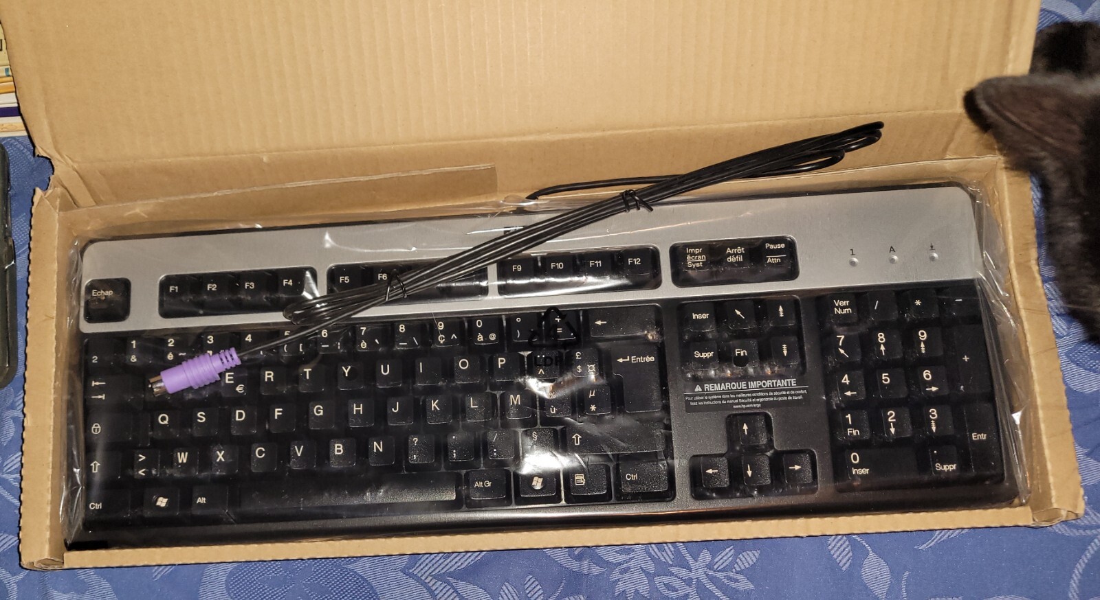 Clavier HP 434820-052 AZERTY FR avec connecteur violet PS2 pour remplacement et maintenance
