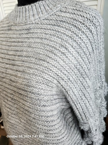 Francesca's Women's Harper Heritage Bubble Knit Sleeve Sweater Gray size Medium - Picture 2 of 6