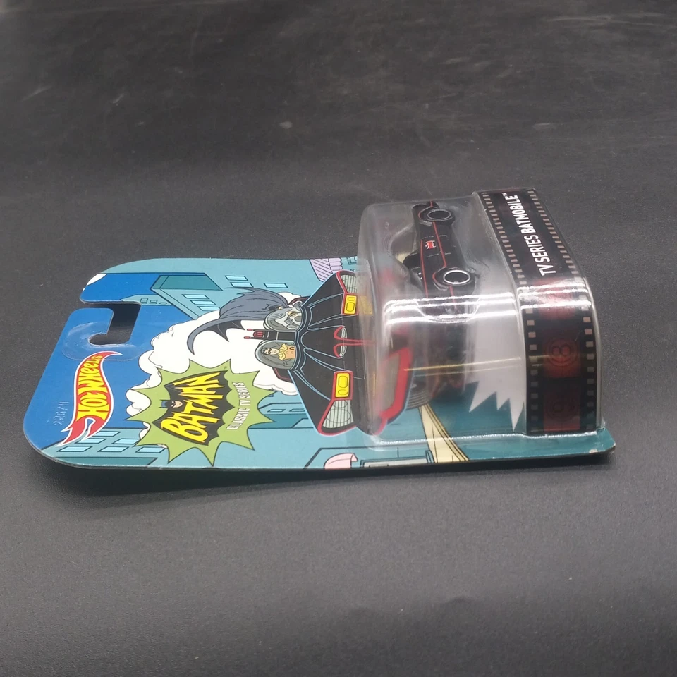 HOT WHEELS RETRO ENTERTAINMENT BATMAN CLASSIC TV SERIES BATMOBILE AR4 - Image 4 of 4