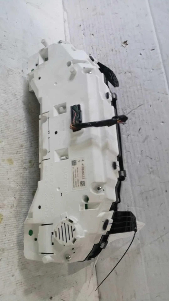 2017 Honda CR-V Speedometer Gauge OEM 78100TLCA01 White 124k Miles - Image 2 of 3