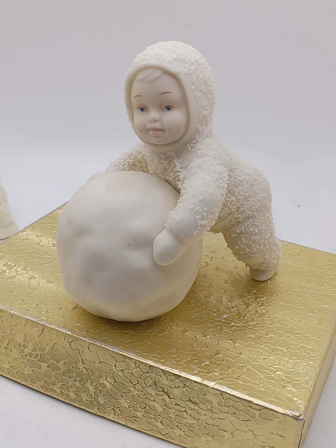 Dept 56 Snowbabies Figurine Baby Building Snowman with Huge Snowball 3.5 Inch