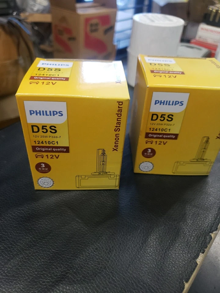 2 Philips HID/Xenon Bulb -12V / 25W- # 40722 / 12410C1 - Fits Audi / Dodge - Image 1 of 4