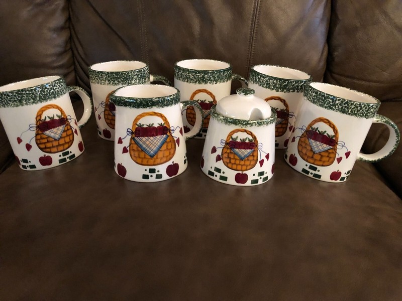 5 CRAZY MOUNTAIN  TEA SET OF 6 MUGS CUPS AND A SUGAR & CREAMER APPLES IN BASKET