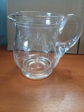 Piękny duży ciężki trawiony szklany dzbanek