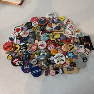 Lote De 106 Botones Alfileres Vintage Variedad Pin Botón Antiguo Raro Años 70 2000 Pinbacks