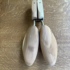 ROCHESTER SHOE TREE CO CEDAR SHOE TREE . SIZE M. USA