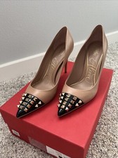 VALENTINO GARAVANI Camel & Black Rockstud Contrast Leather Pumps NIB -38,5 (8.5)