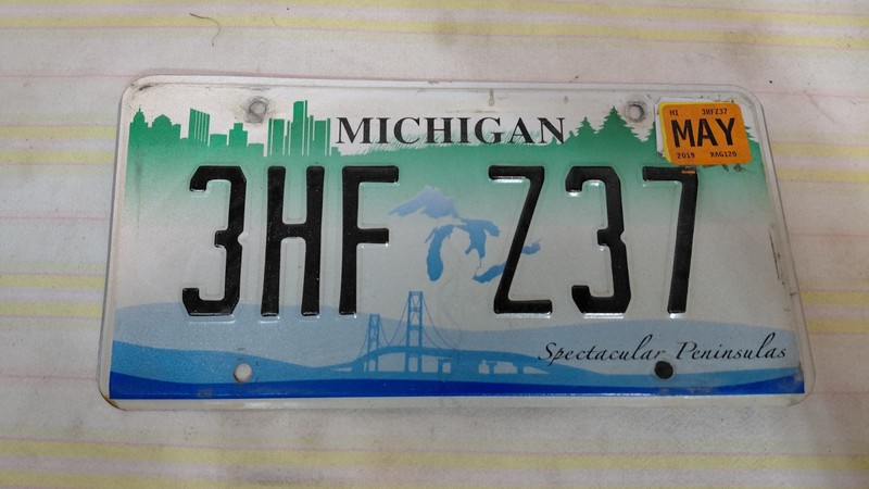 Michigan License Plate 3HF Z37 Green White Blue Spectacular Peninsulas 