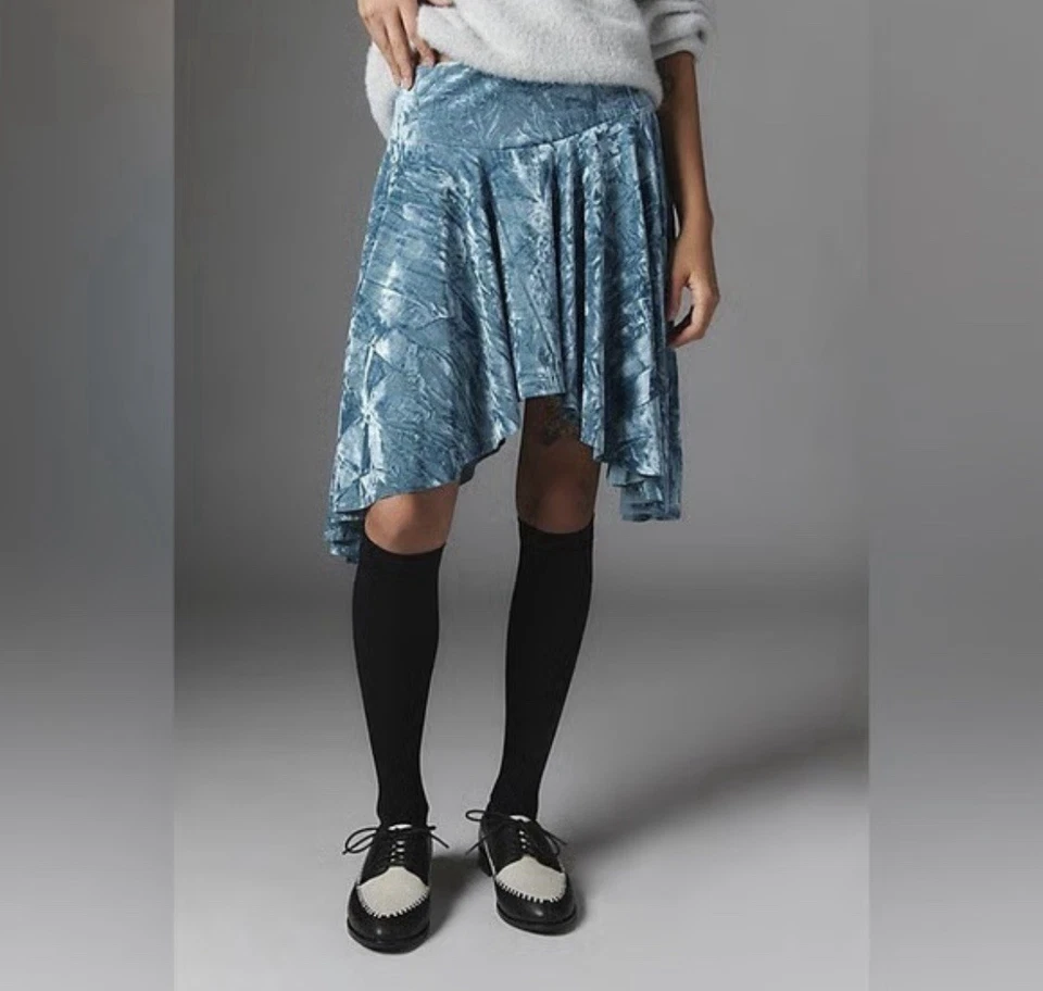 Novo sem etiquetas! Mini-saia Urban Outfitters Silance + ruído esmagado azul claro veludo tamanho P - Imagem 2 de 4