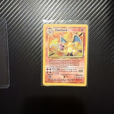 Carta Pokémon olografica Charizard, Set Base #4/102, Edizione Inglese. Non classificato.