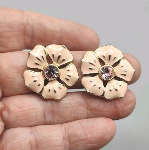 Vintage GT Trifari TM Pink Enamel Rhinestone Flower Clip On Earrings 1", L28 - Picture 2 of 5