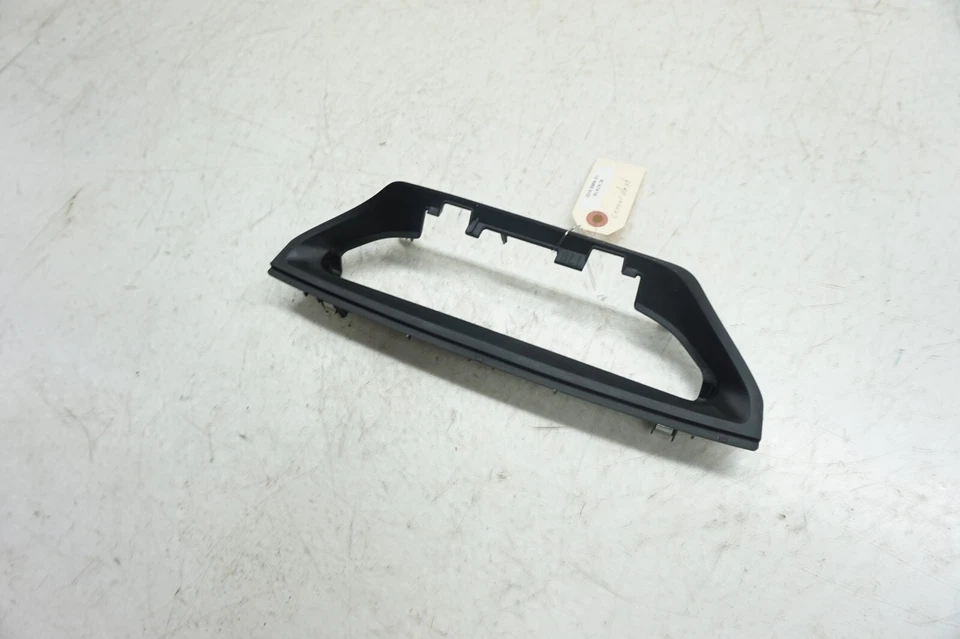 Отделка адаптера ободка дисплея центральной приборной панели 2016-2021 BMW X1 F48 OEM - Изображение 3 из 4