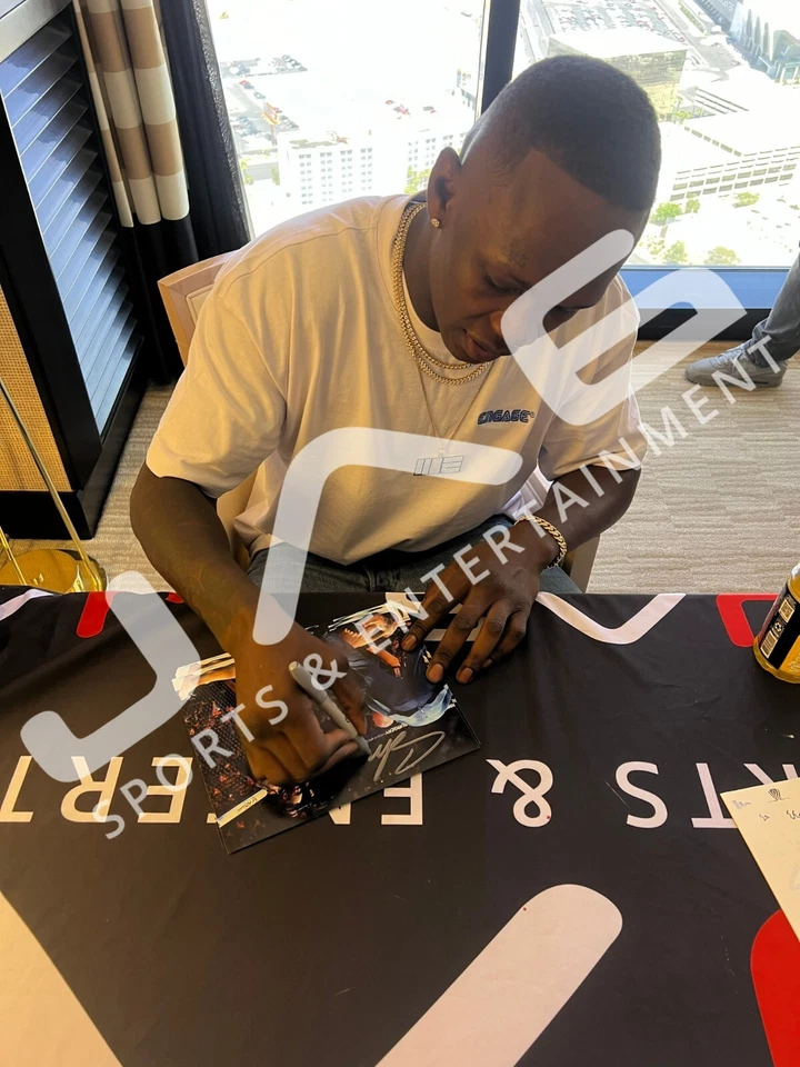 Israel Adesanya autographed 8x10 photo UFC JSA COA Style Bender - Image 2 of 2